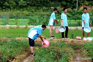 本赛季至少25分15板场数排名：浓眉7场第1 约基奇字母分列2、3位