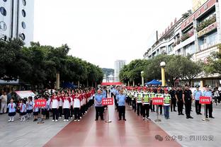 加纳乔本场数据：4次射门0射正，19次丢失球权，2次关键传球